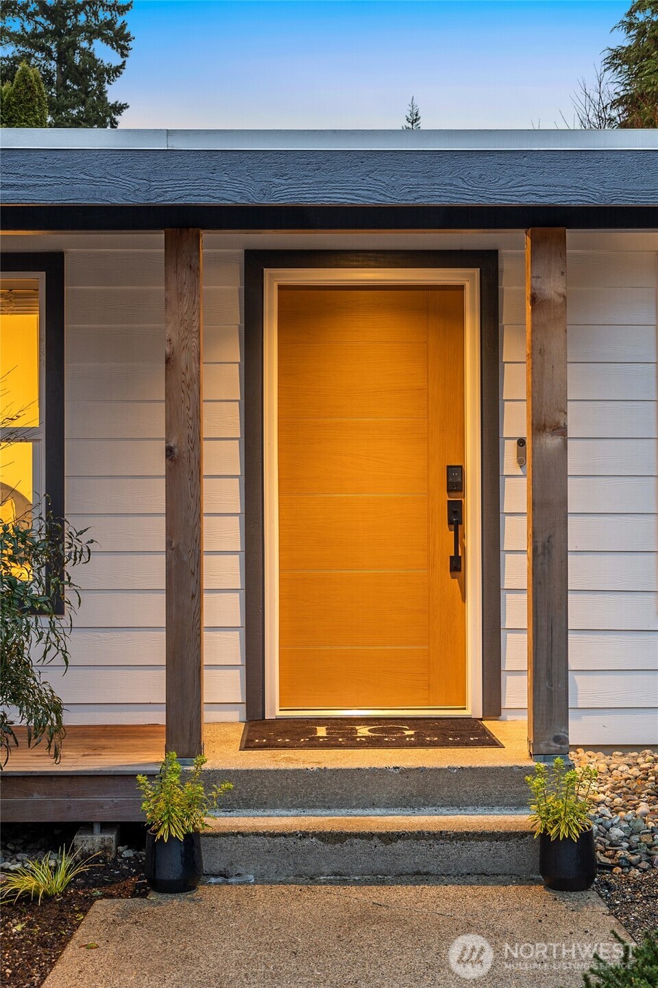 1513 3rd Place , Kirkland, WA 98033