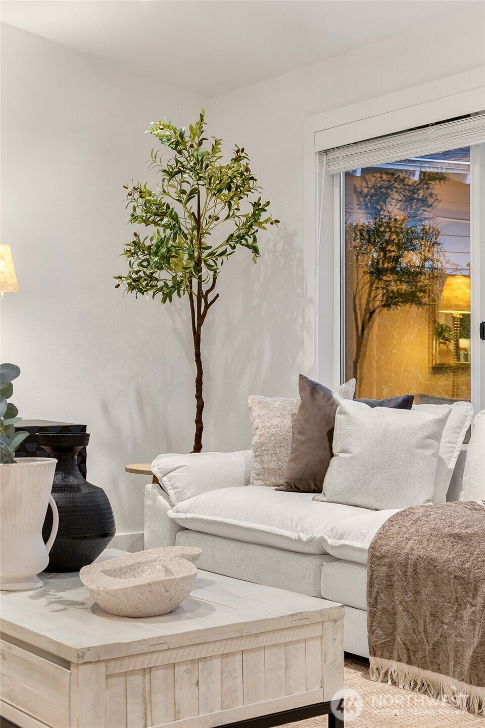 1513 3rd Place , Kirkland, WA 98033