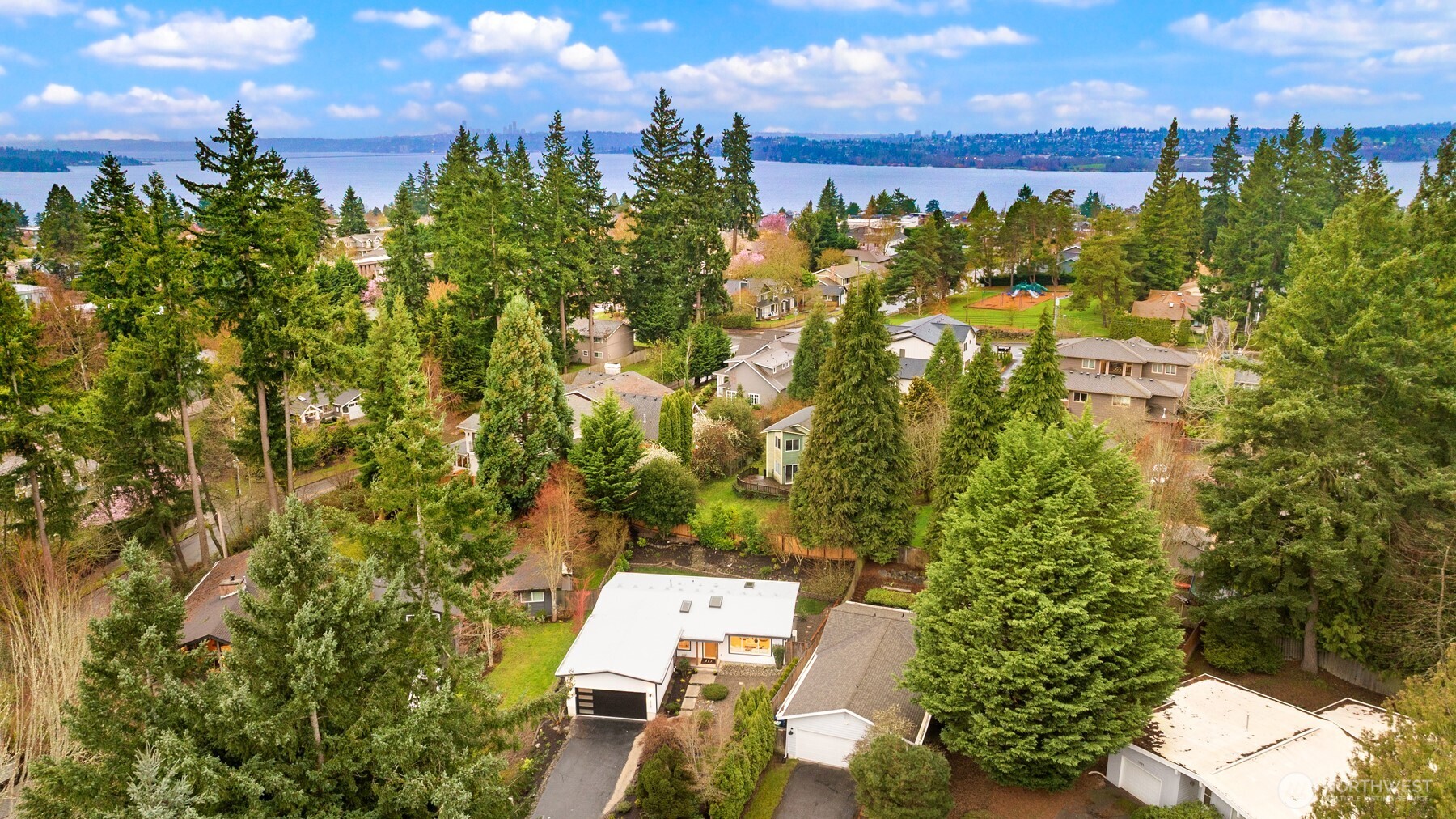 1513 3rd Place , Kirkland, WA 98033