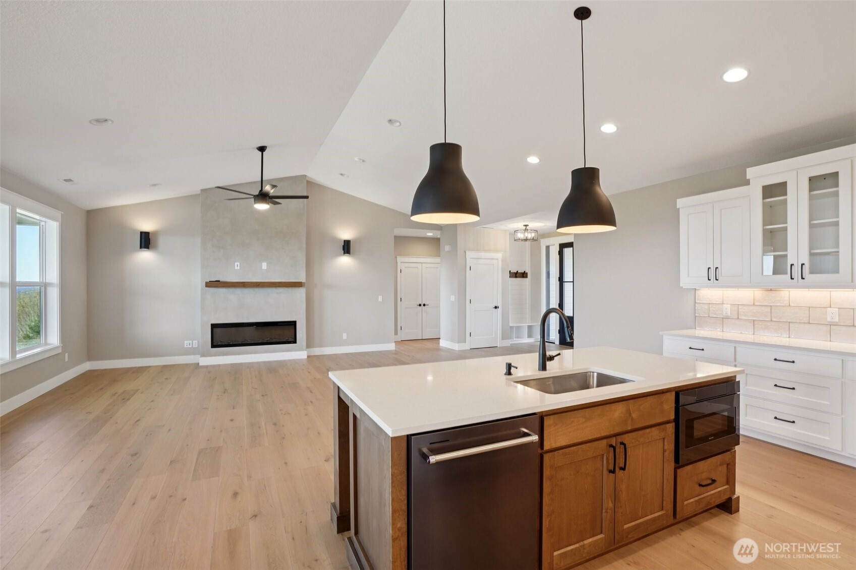 917 Confer Road , Kalama, WA 98625