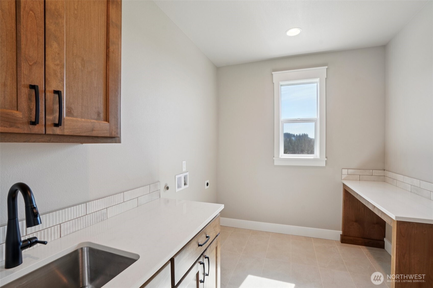 917 Confer Road , Kalama, WA 98625