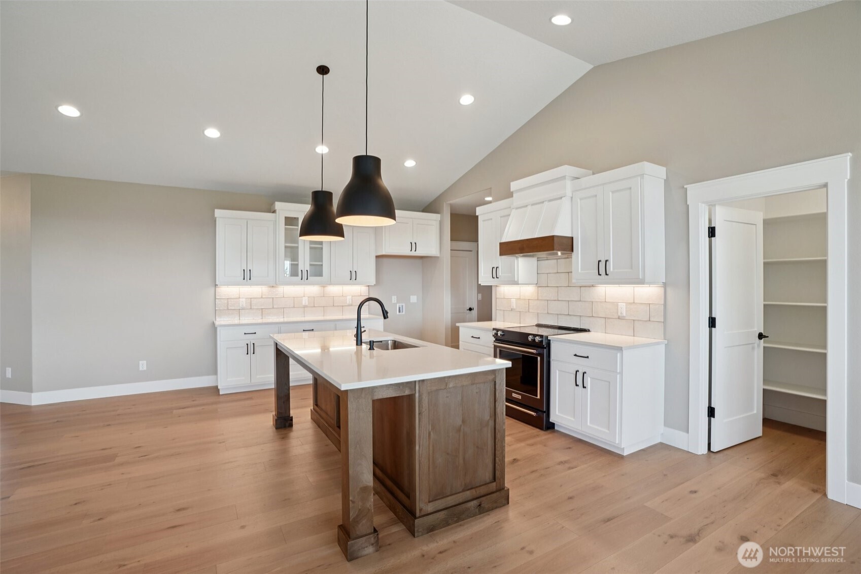 917 Confer Road , Kalama, WA 98625