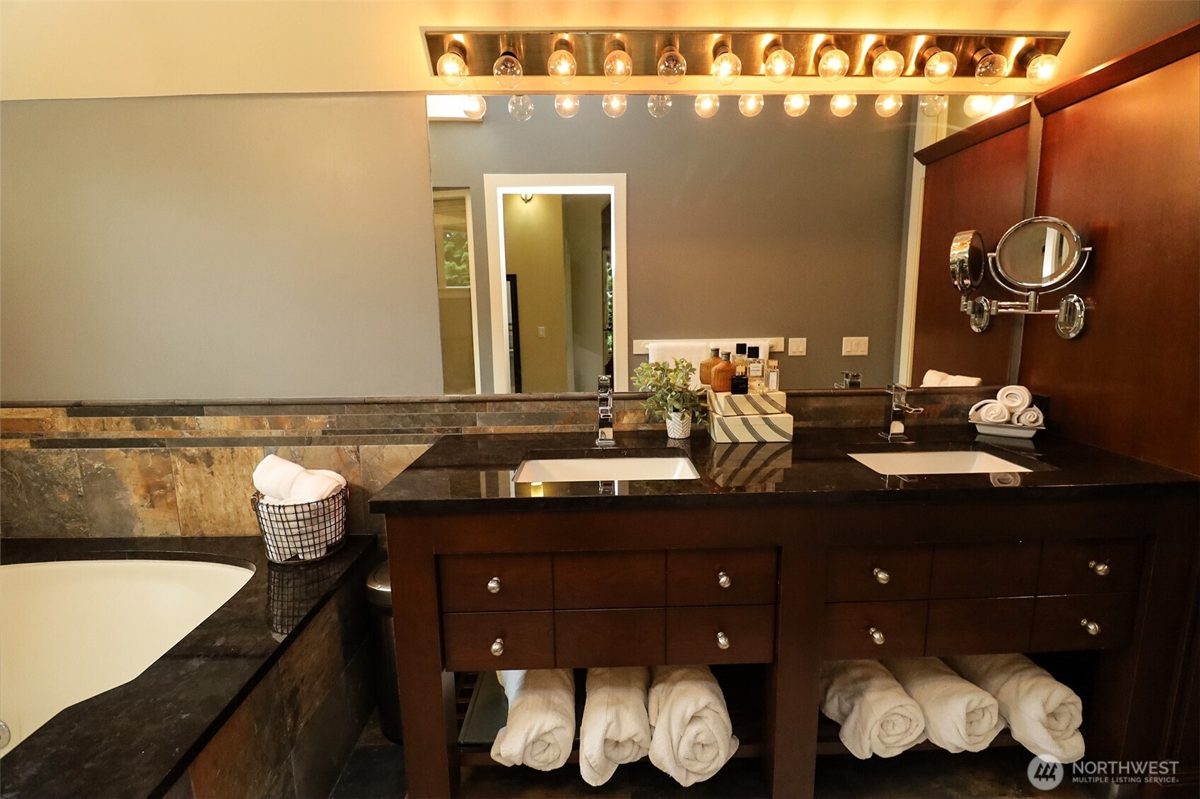 8777 Goshawk Road , Blaine, WA 98230