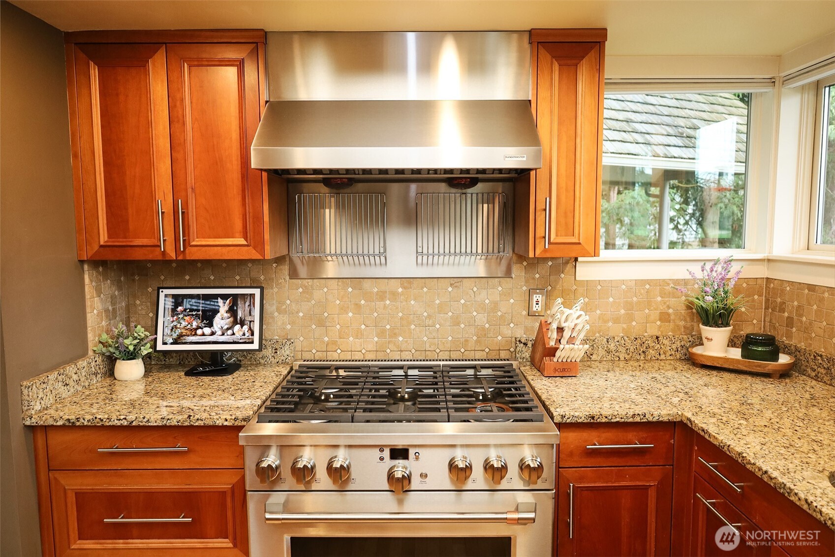 8777 Goshawk Road , Blaine, WA 98230