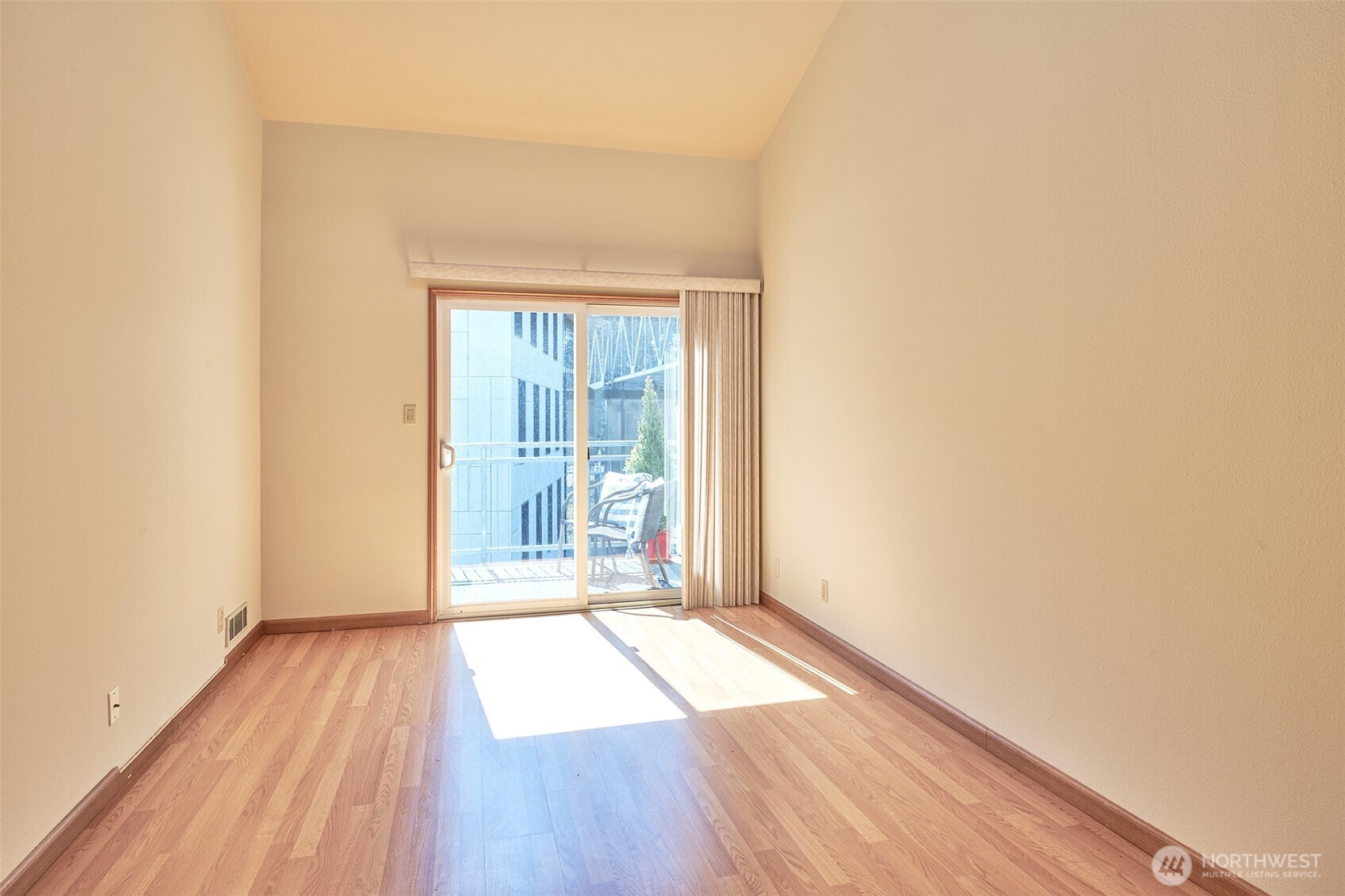 909 N 35TH Street #402, Seattle, WA 98103-8863