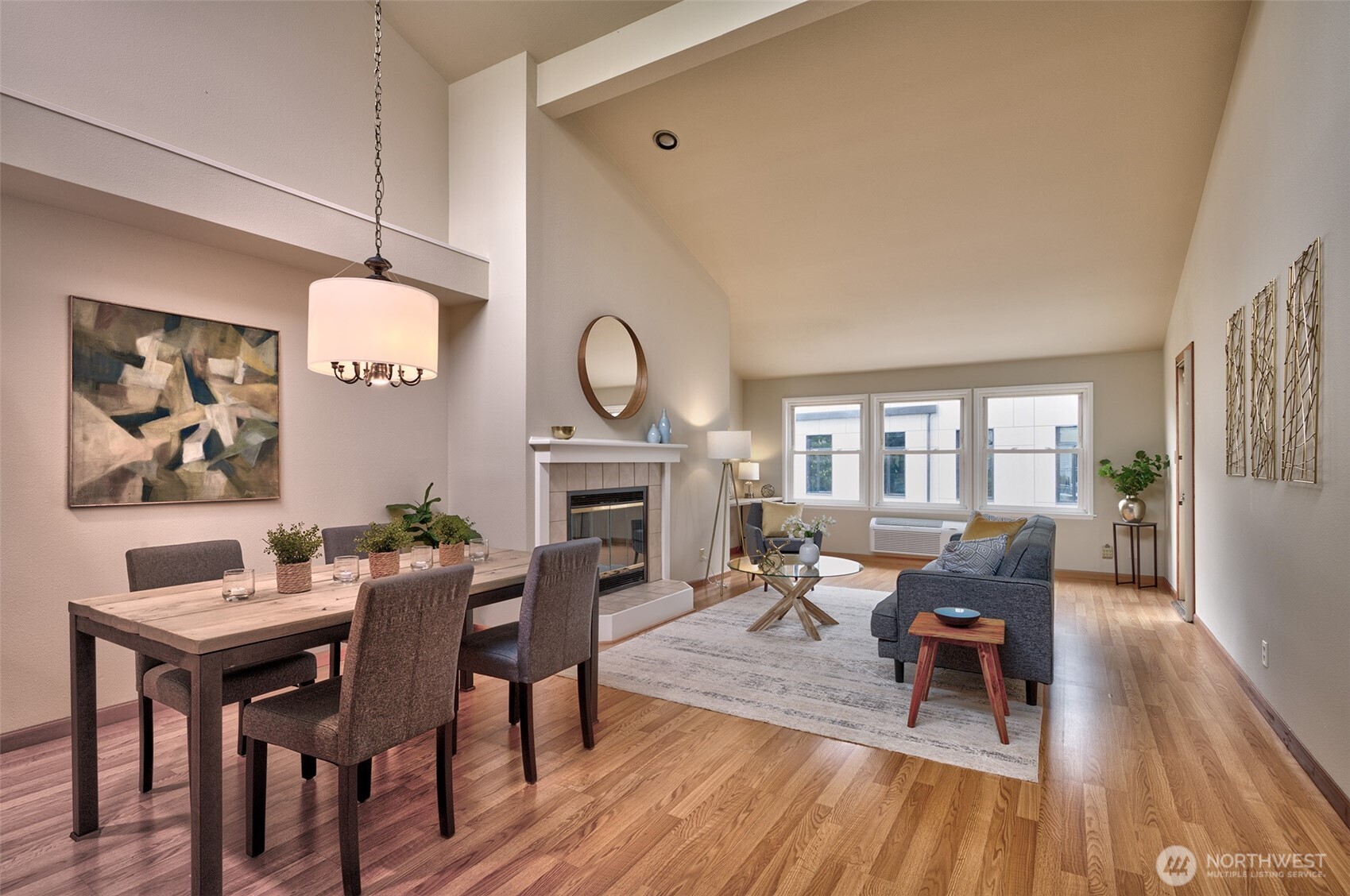 909 N 35TH Street #402, Seattle, WA 98103-8863