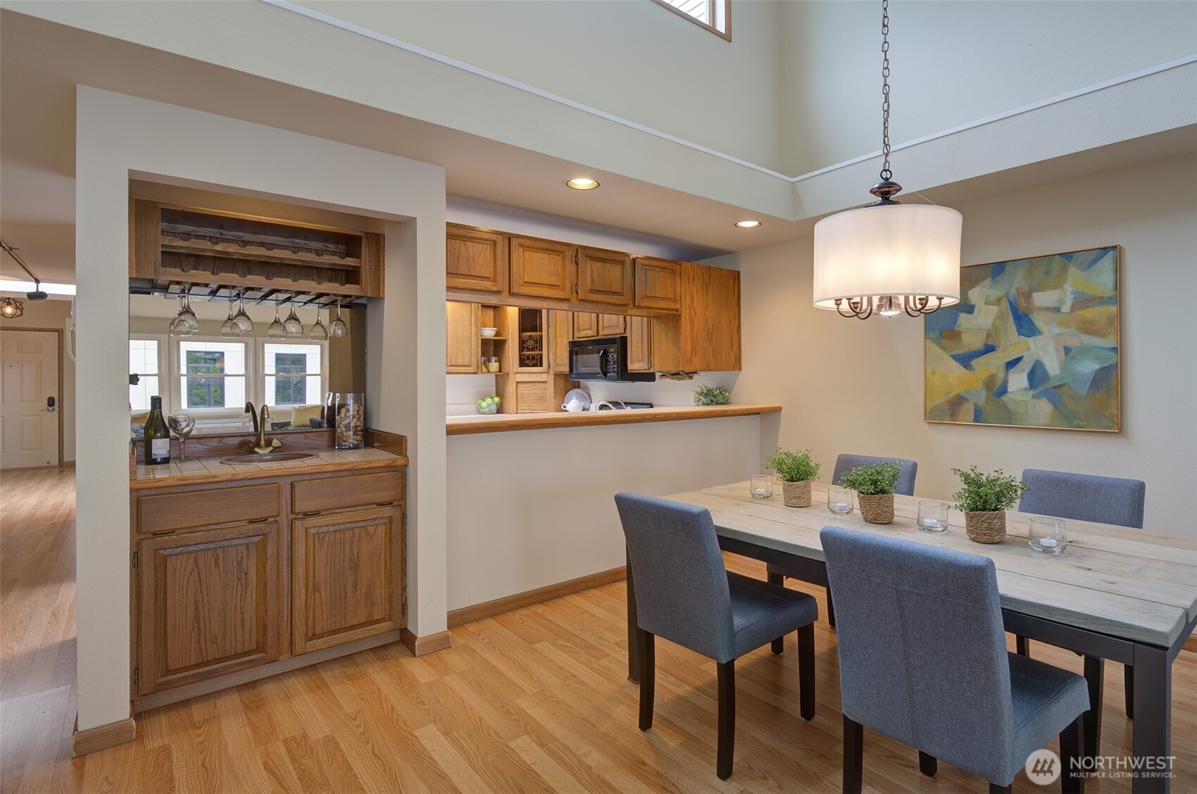 909 N 35TH Street #402, Seattle, WA 98103-8863