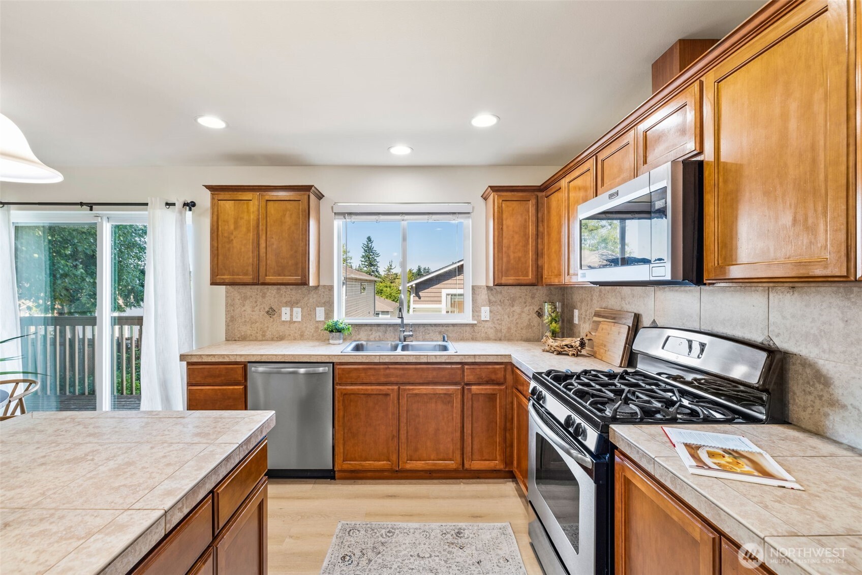 15623 44th Place W #Unit B, Lynnwood, WA 98087