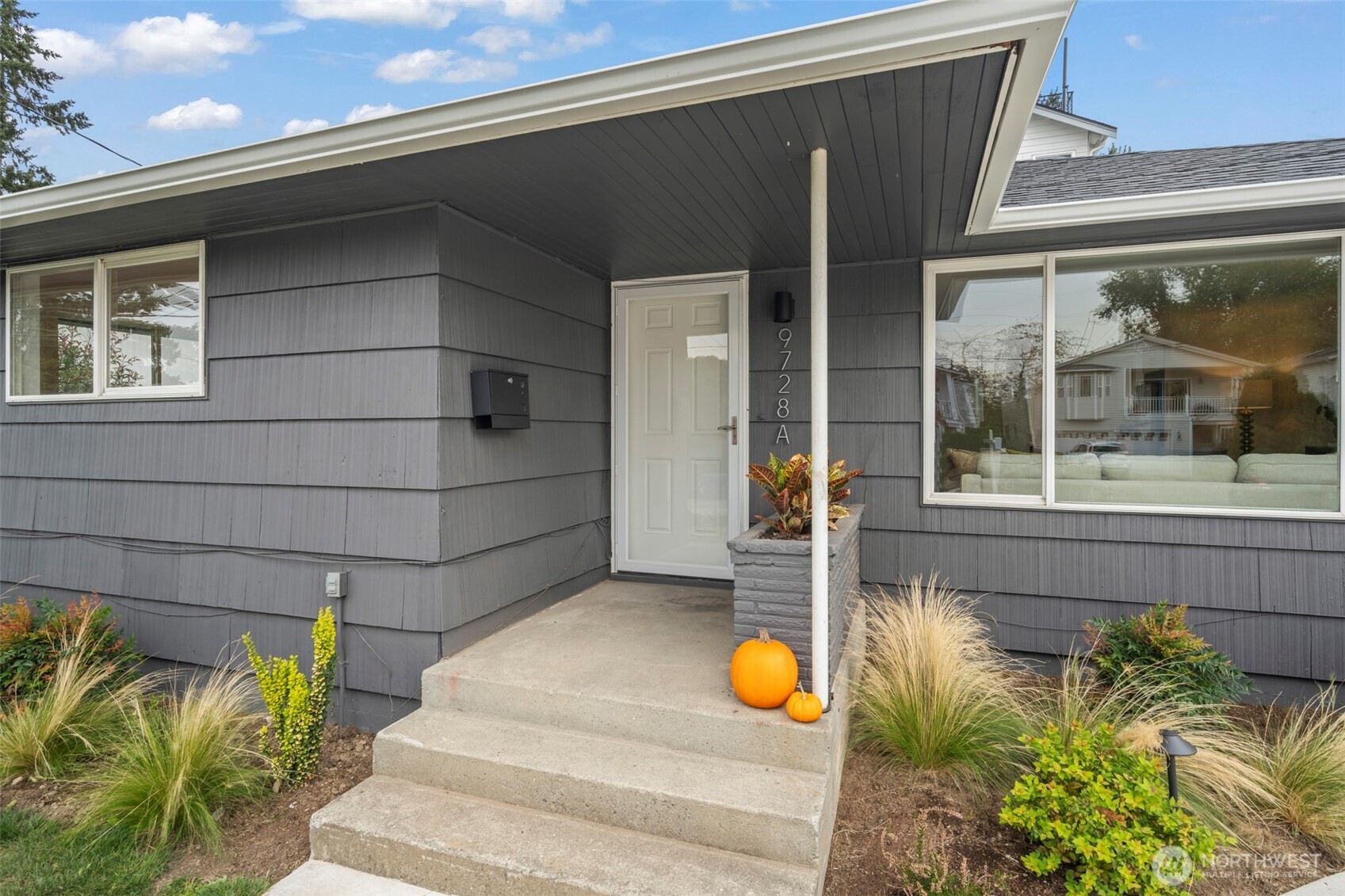 9728 57th Avenue S #A, Seattle, WA 98118