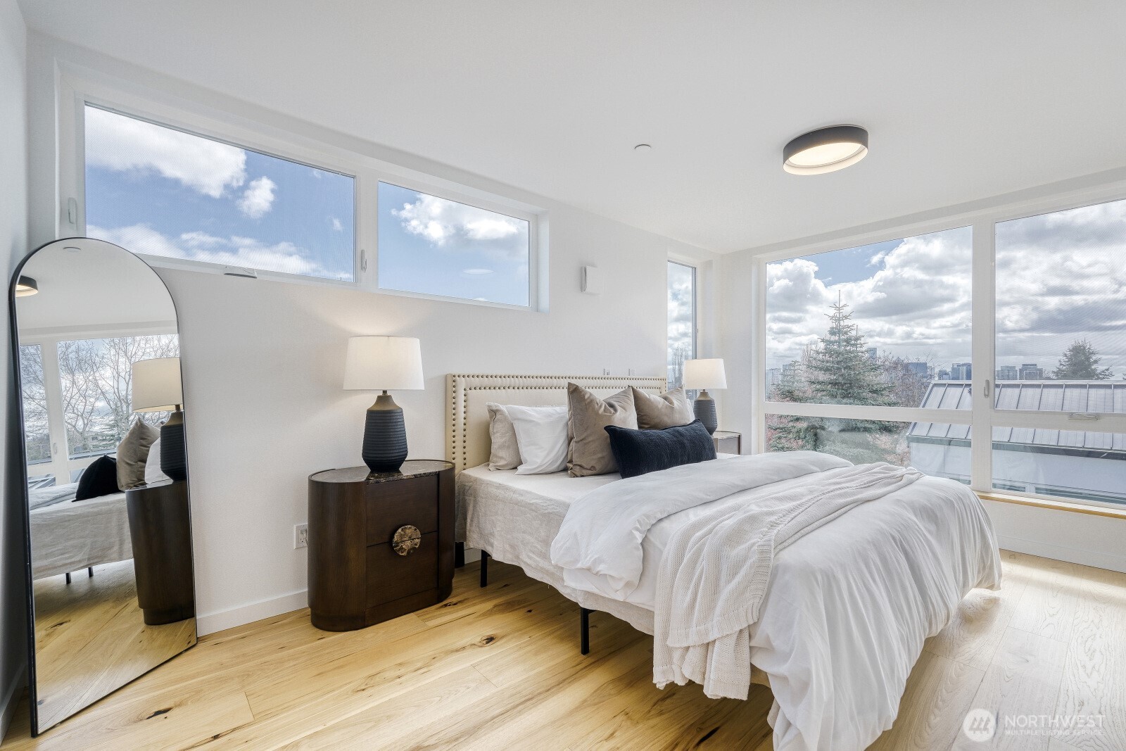 517 Howe Street #B, Seattle, WA 98109