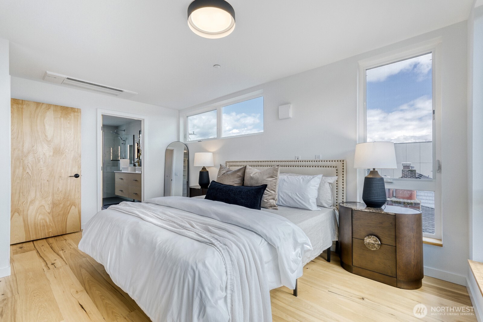 517 Howe Street #B, Seattle, WA 98109