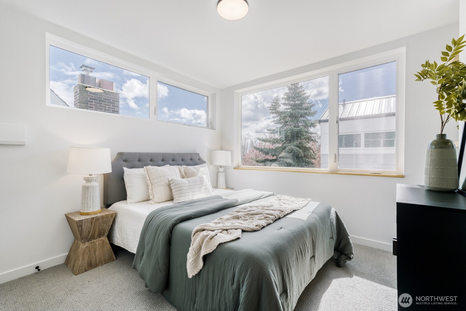 517 Howe Street #B, Seattle, WA 98109