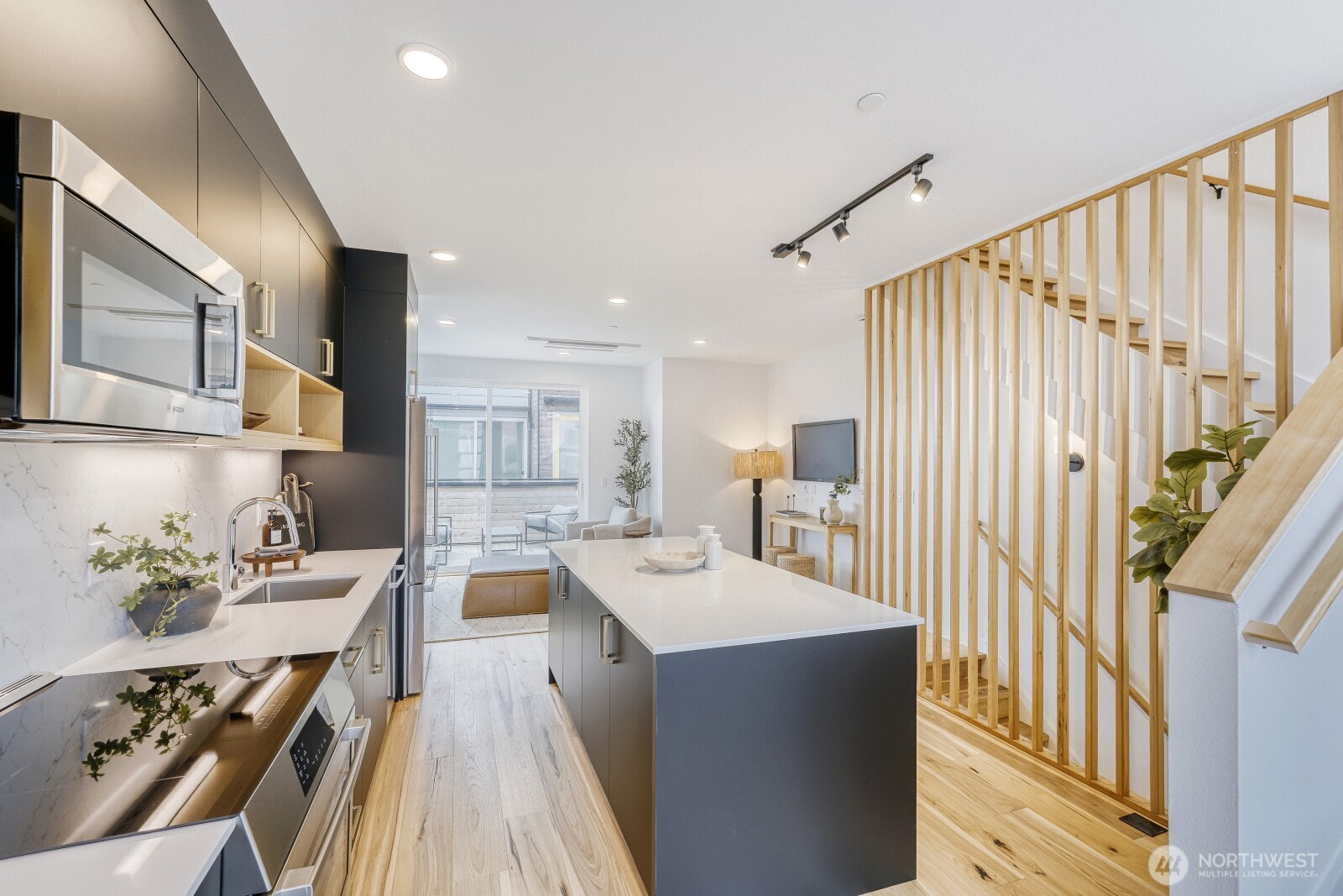 517 Howe Street #B, Seattle, WA 98109