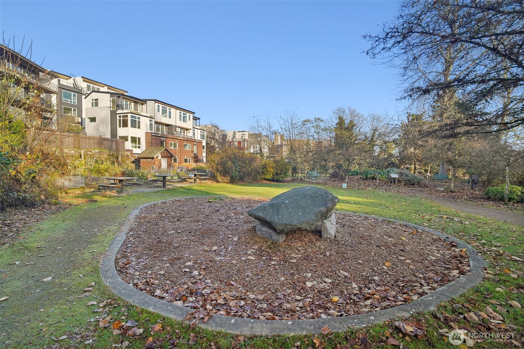 517 Howe Street #B, Seattle, WA 98109