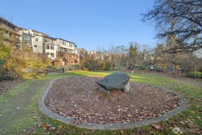 517 Howe Street #B, Seattle, WA 98109 - Photo 30