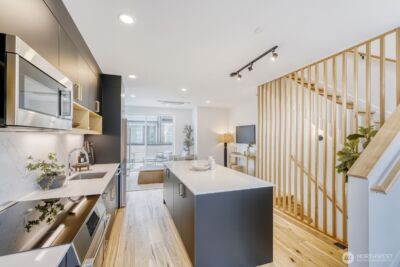 517 Howe Street #B, Seattle, WA 98109 - Photo 3