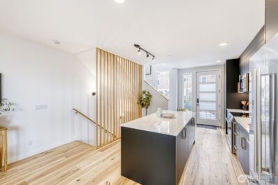 517 Howe Street #B, Seattle, WA 98109 - Photo 4