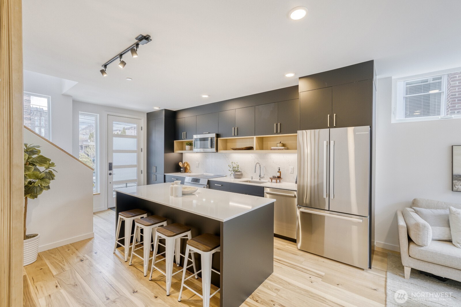 517 Howe Street #B, Seattle, WA 98109