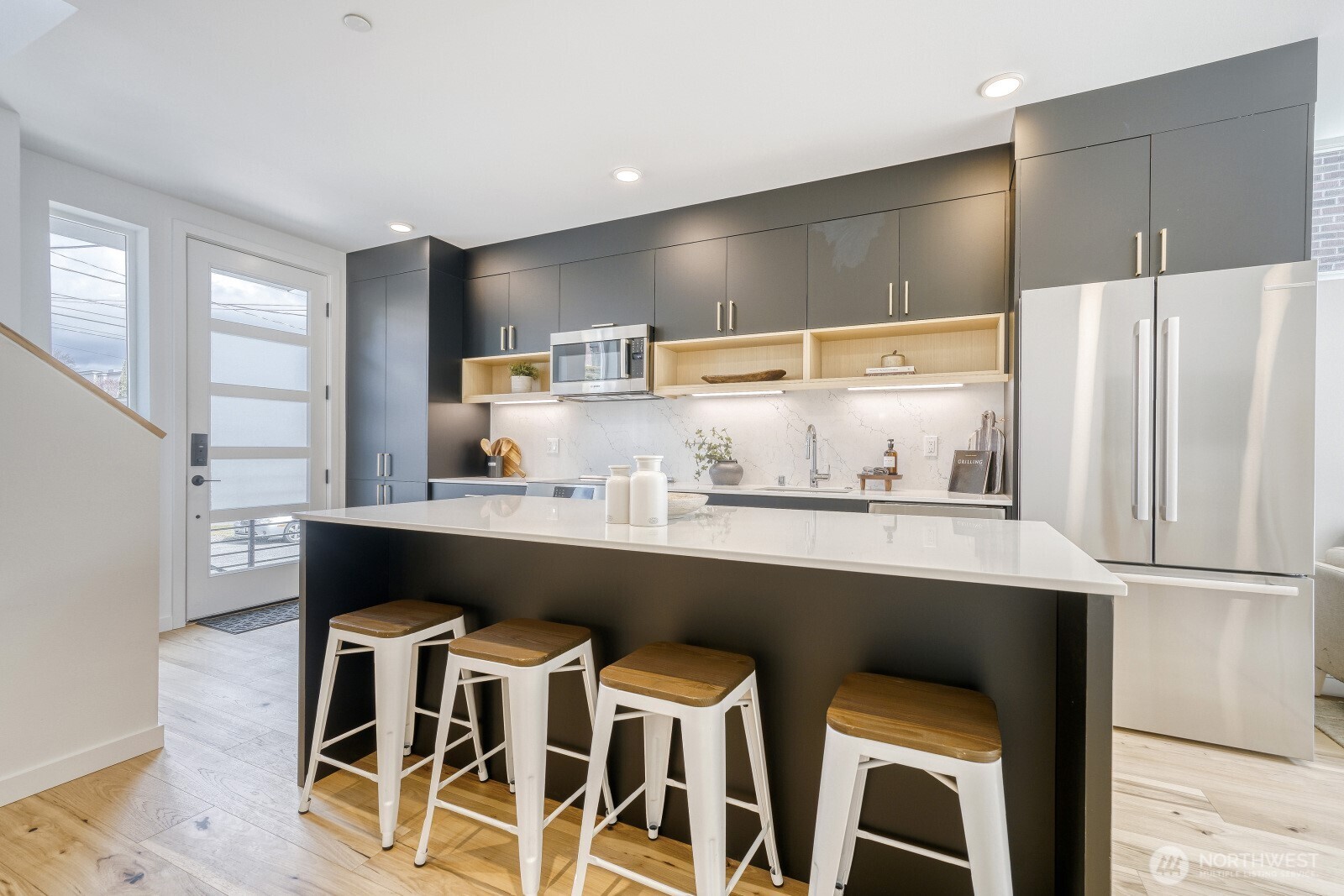 517 Howe Street #B, Seattle, WA 98109