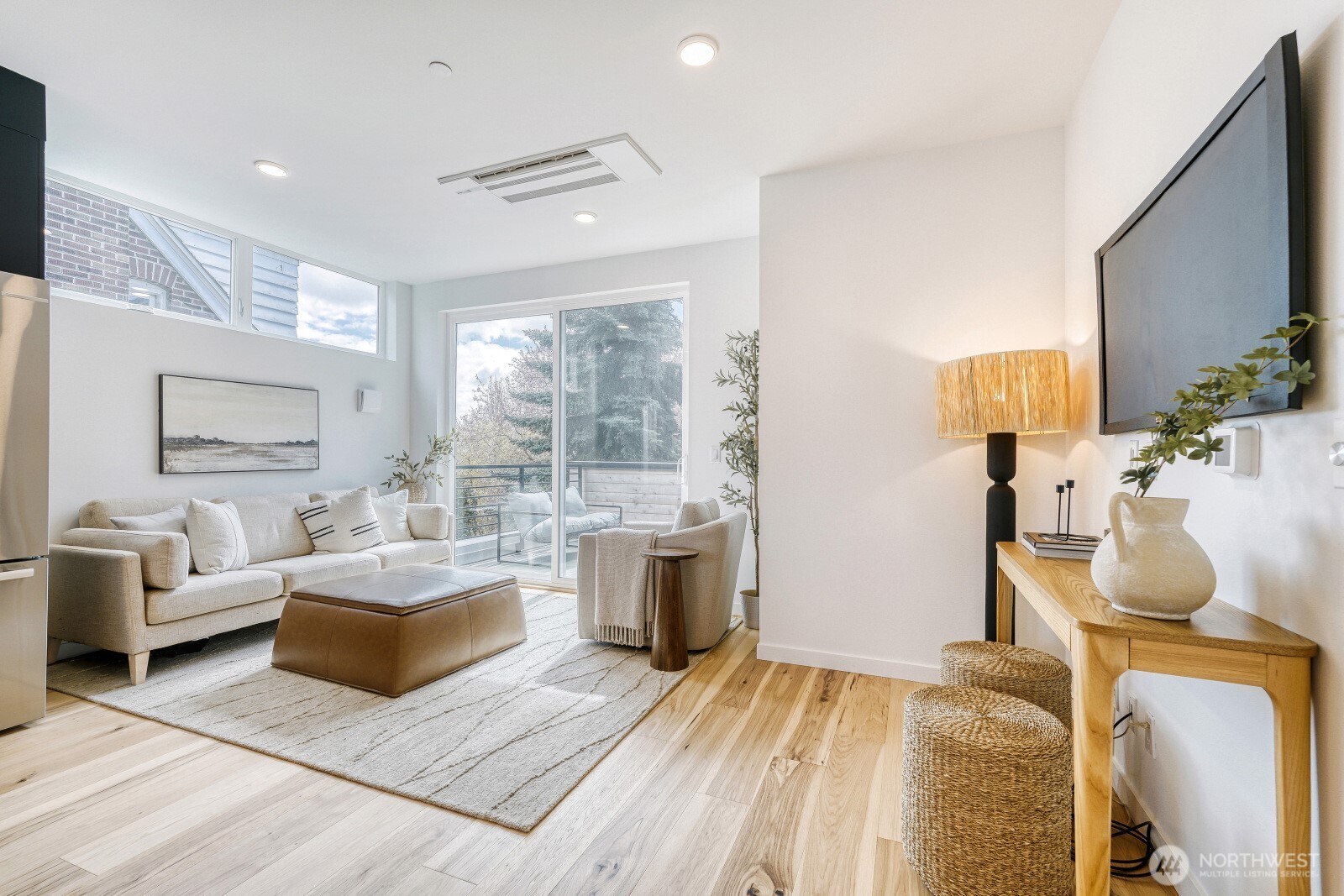 517 Howe Street #B, Seattle, WA 98109