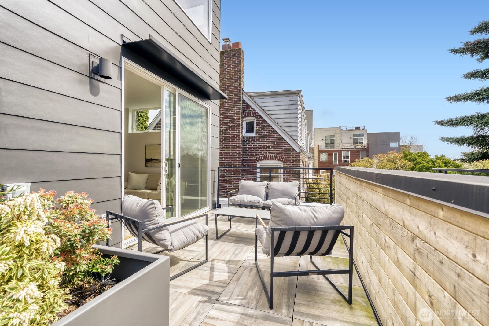 517 Howe Street #B, Seattle, WA 98109