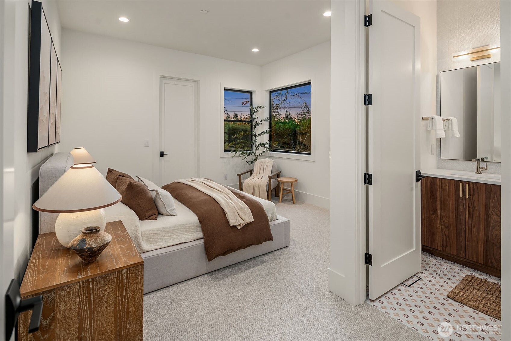 822 91st Avenue NE, Bellevue, WA 98004