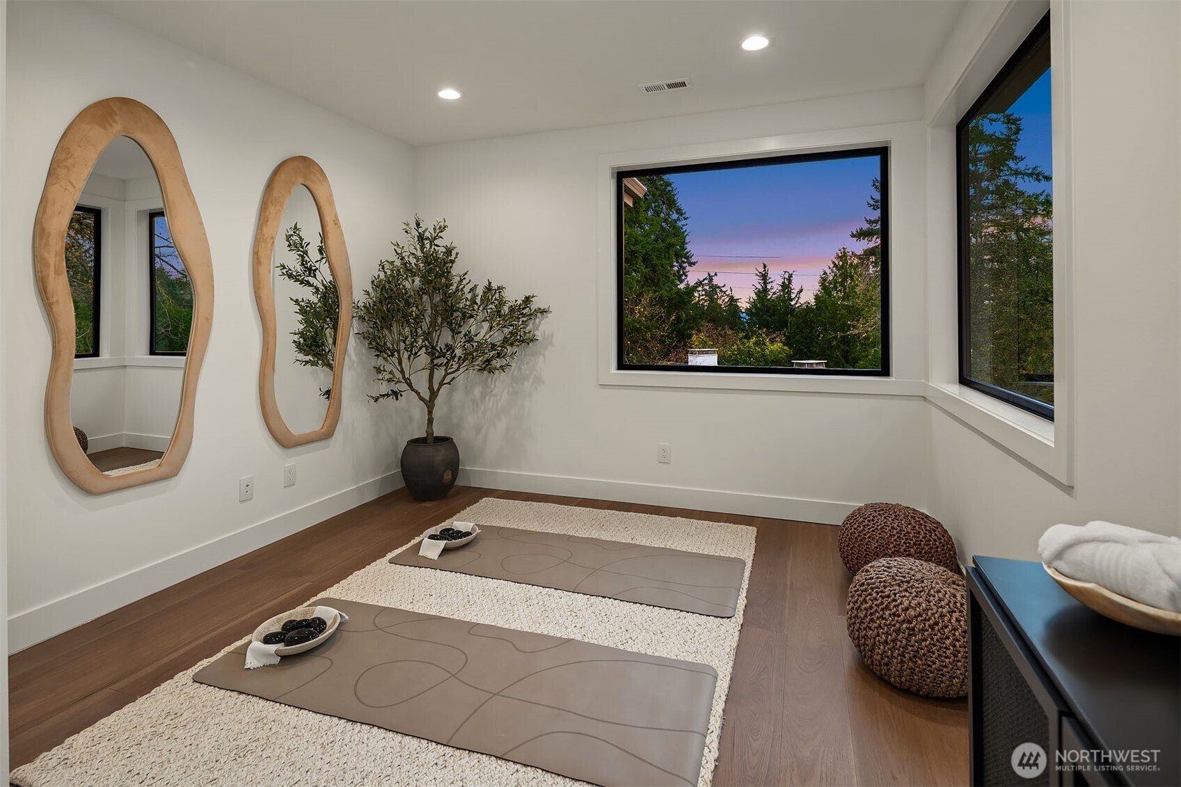 822 91st Avenue NE, Bellevue, WA 98004