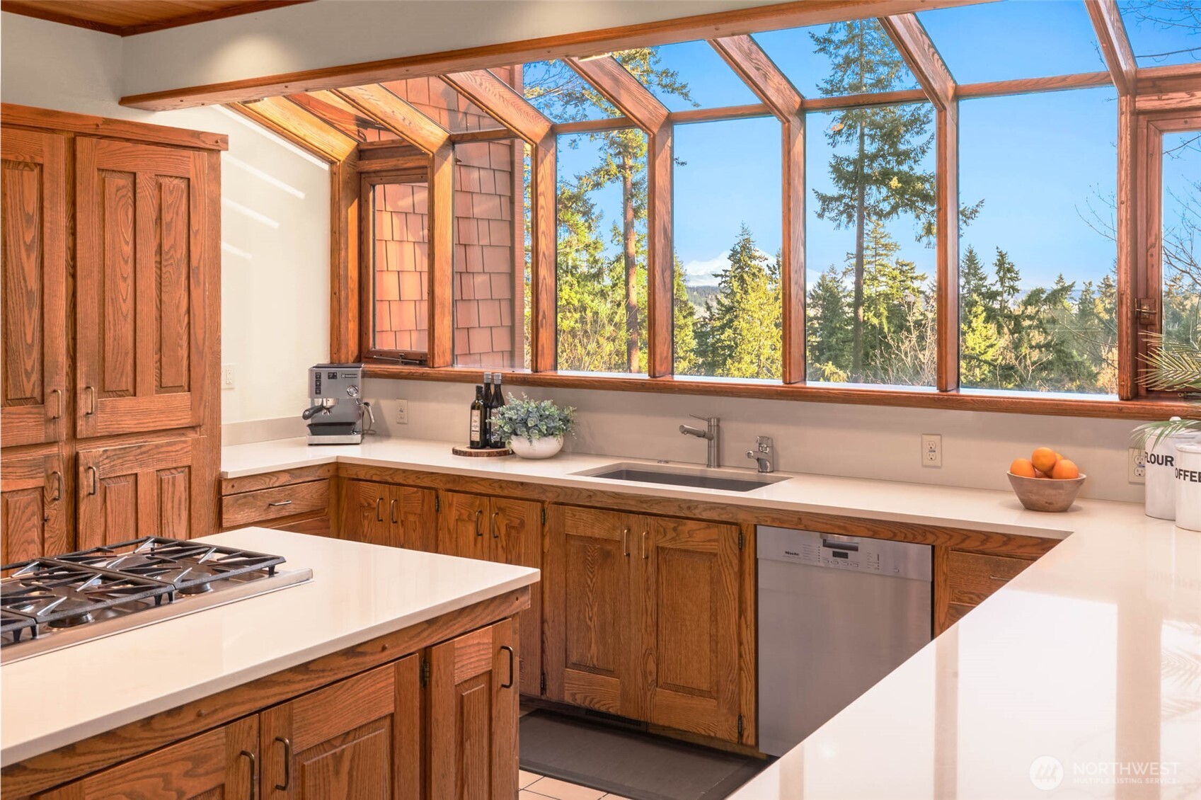 9261 SE 46th Street , Mercer Island, WA 98040