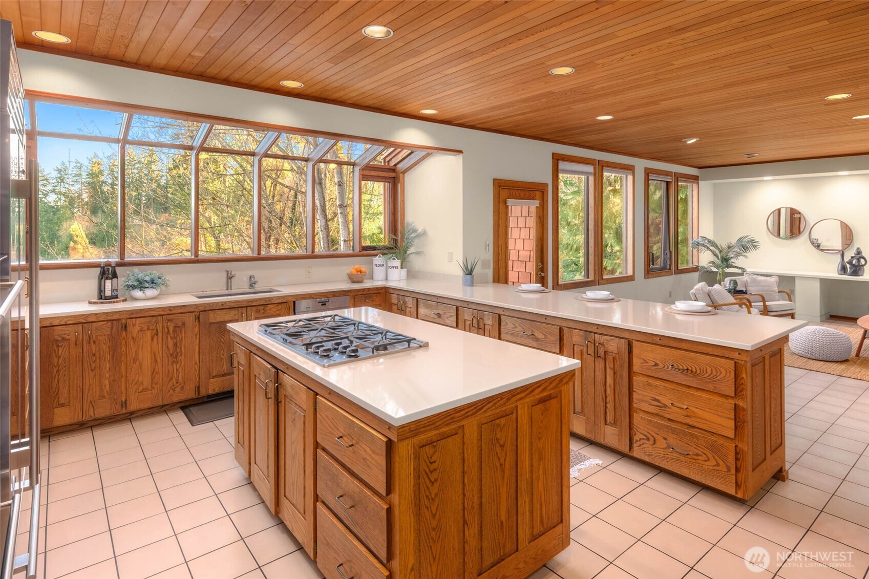 9261 SE 46th Street , Mercer Island, WA 98040