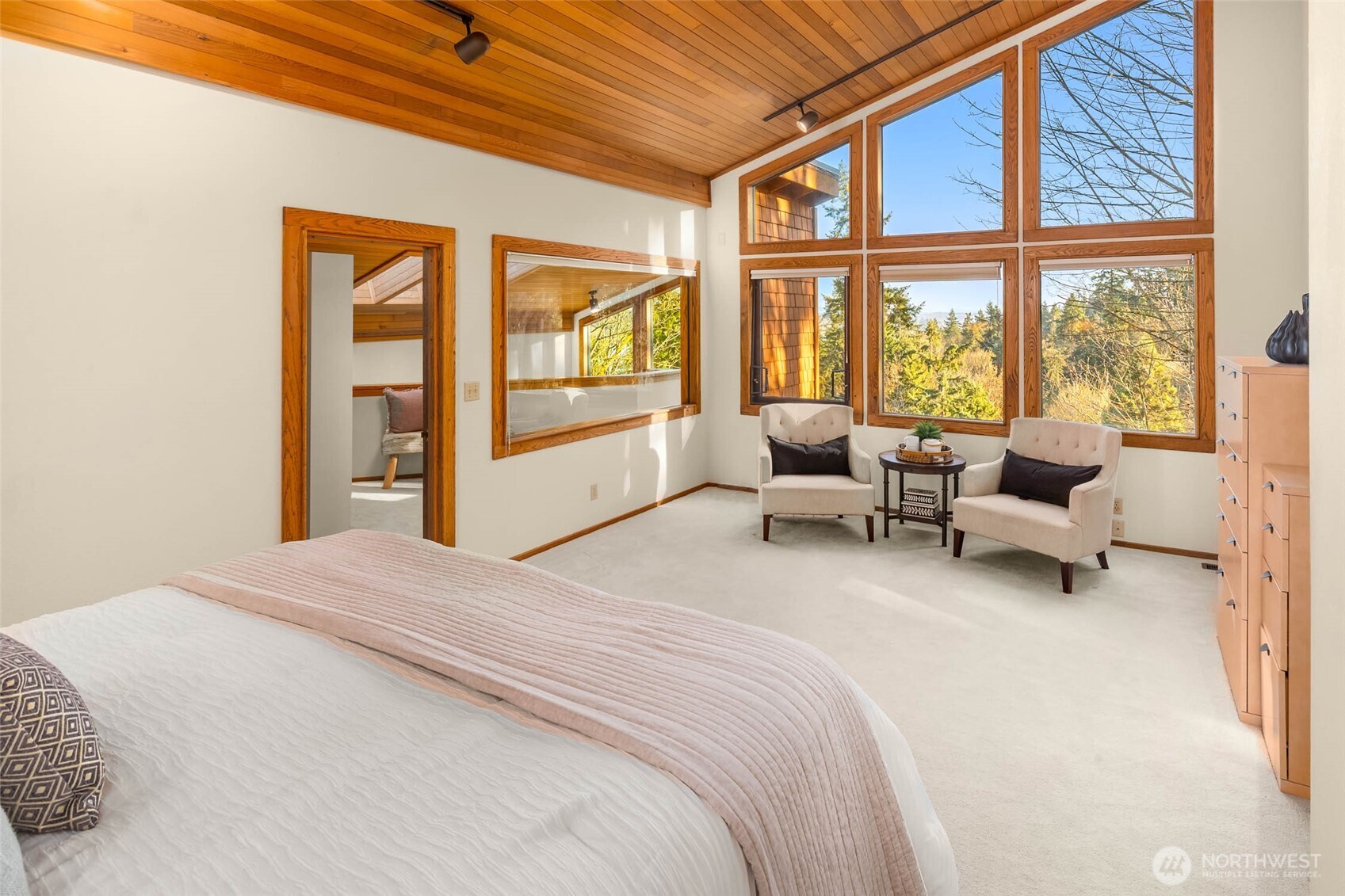 9261 SE 46th Street , Mercer Island, WA 98040