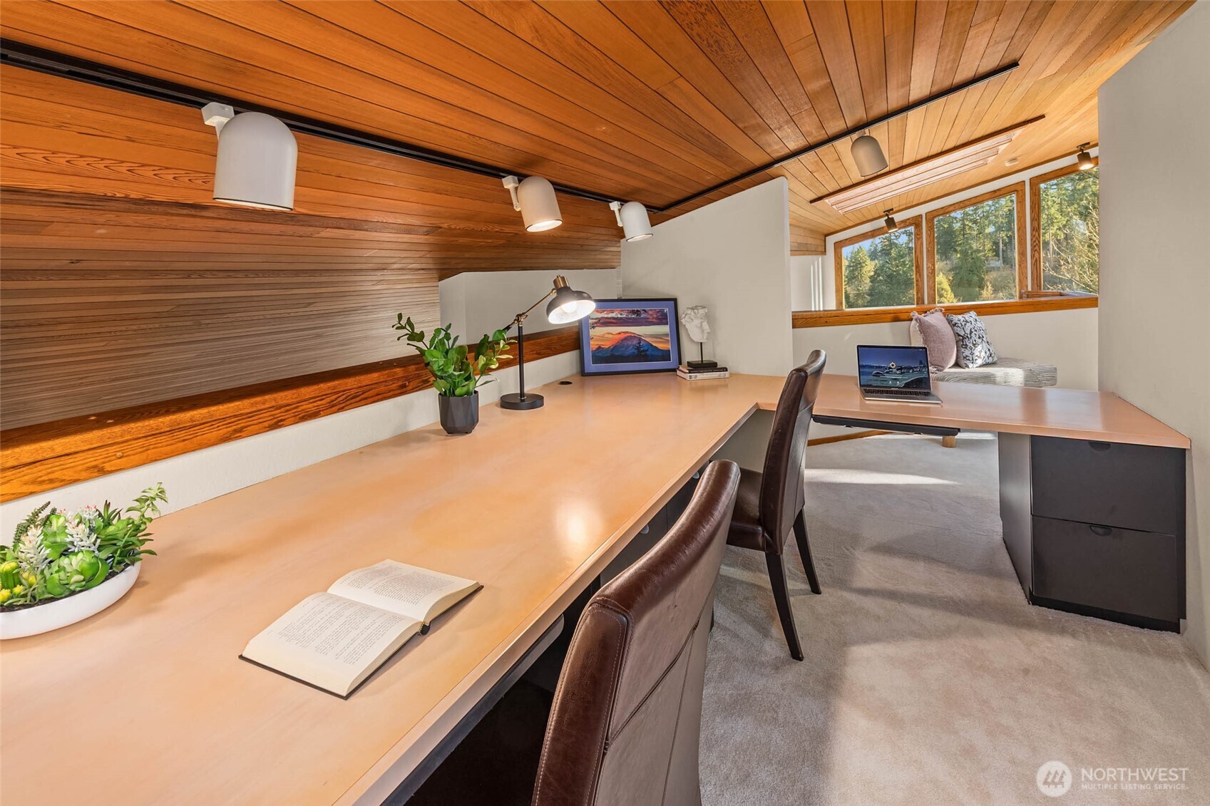 9261 SE 46th Street , Mercer Island, WA 98040