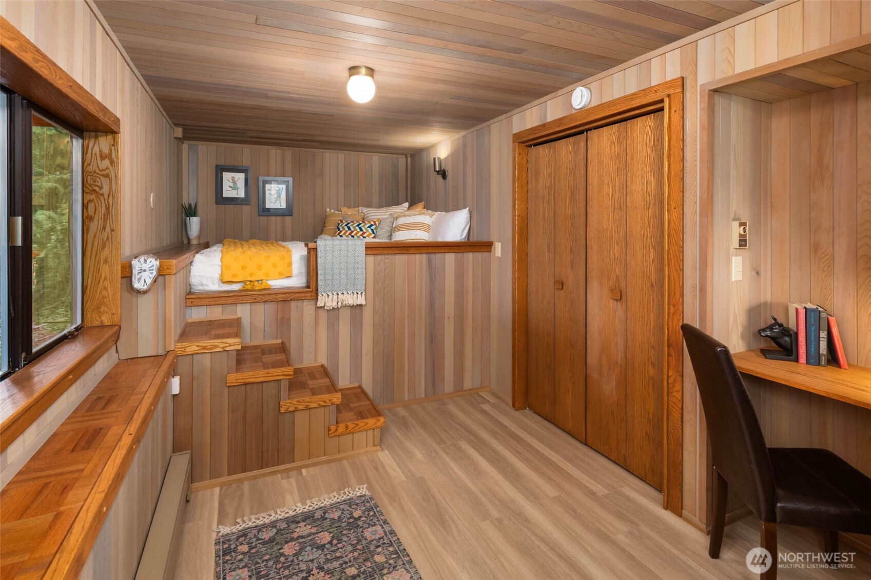 9261 SE 46th Street , Mercer Island, WA 98040