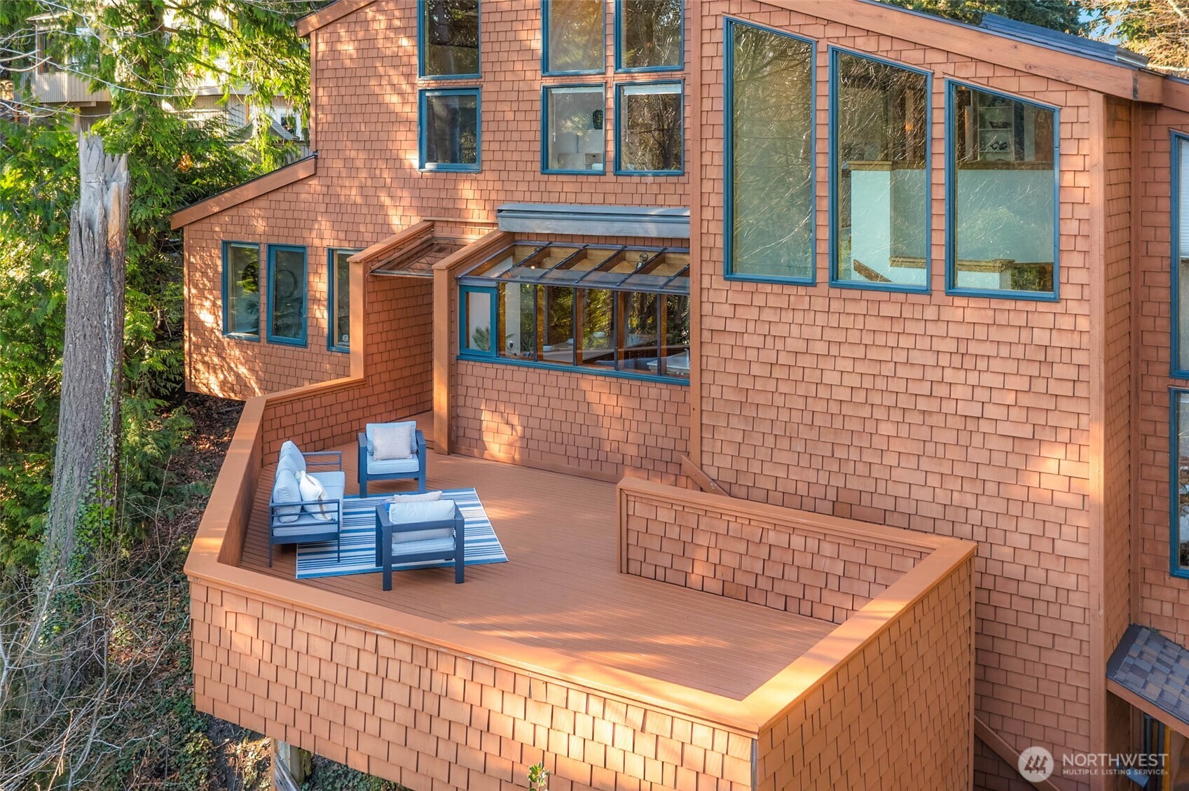 9261 SE 46th Street , Mercer Island, WA 98040