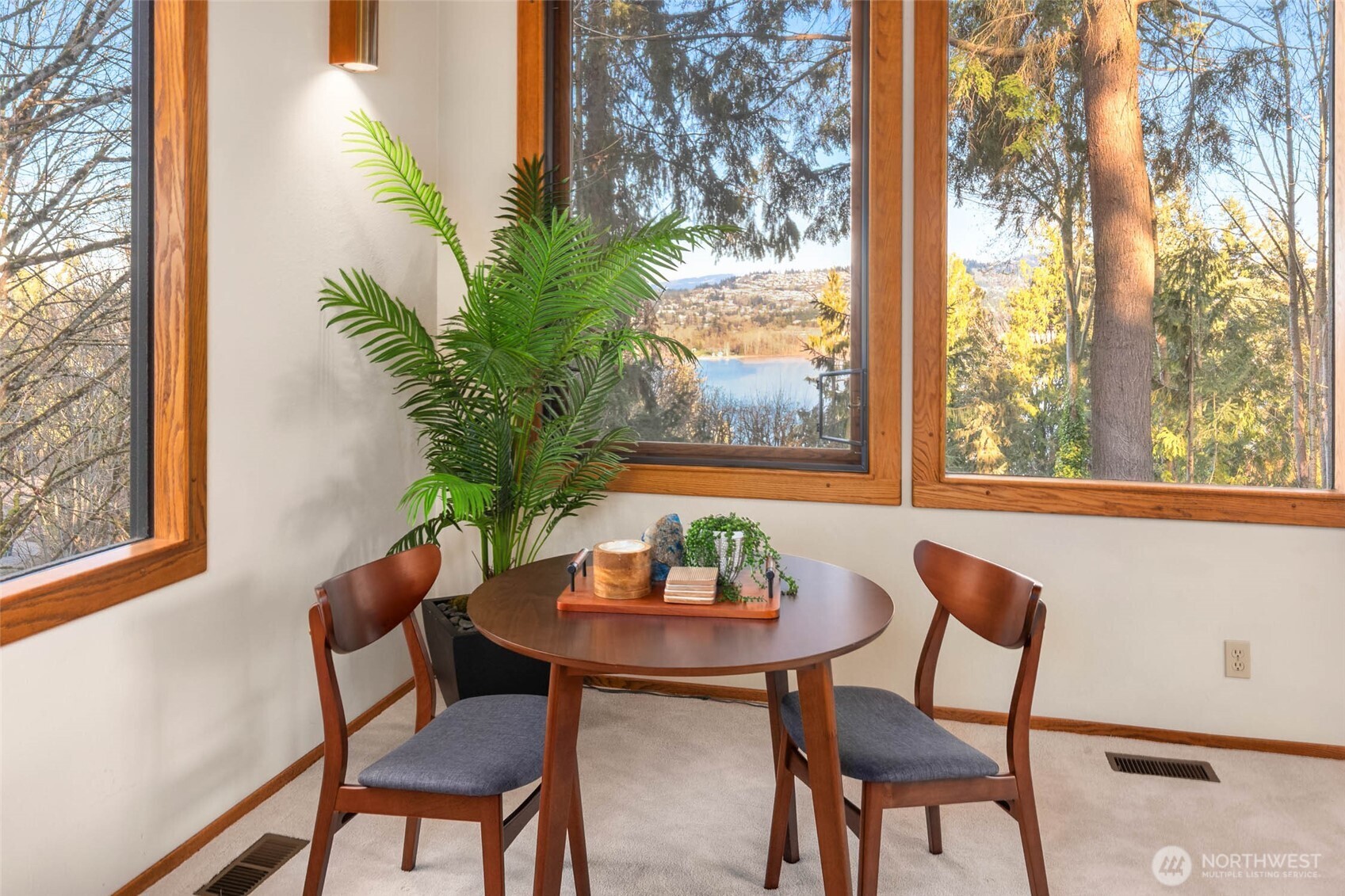 9261 SE 46th Street , Mercer Island, WA 98040