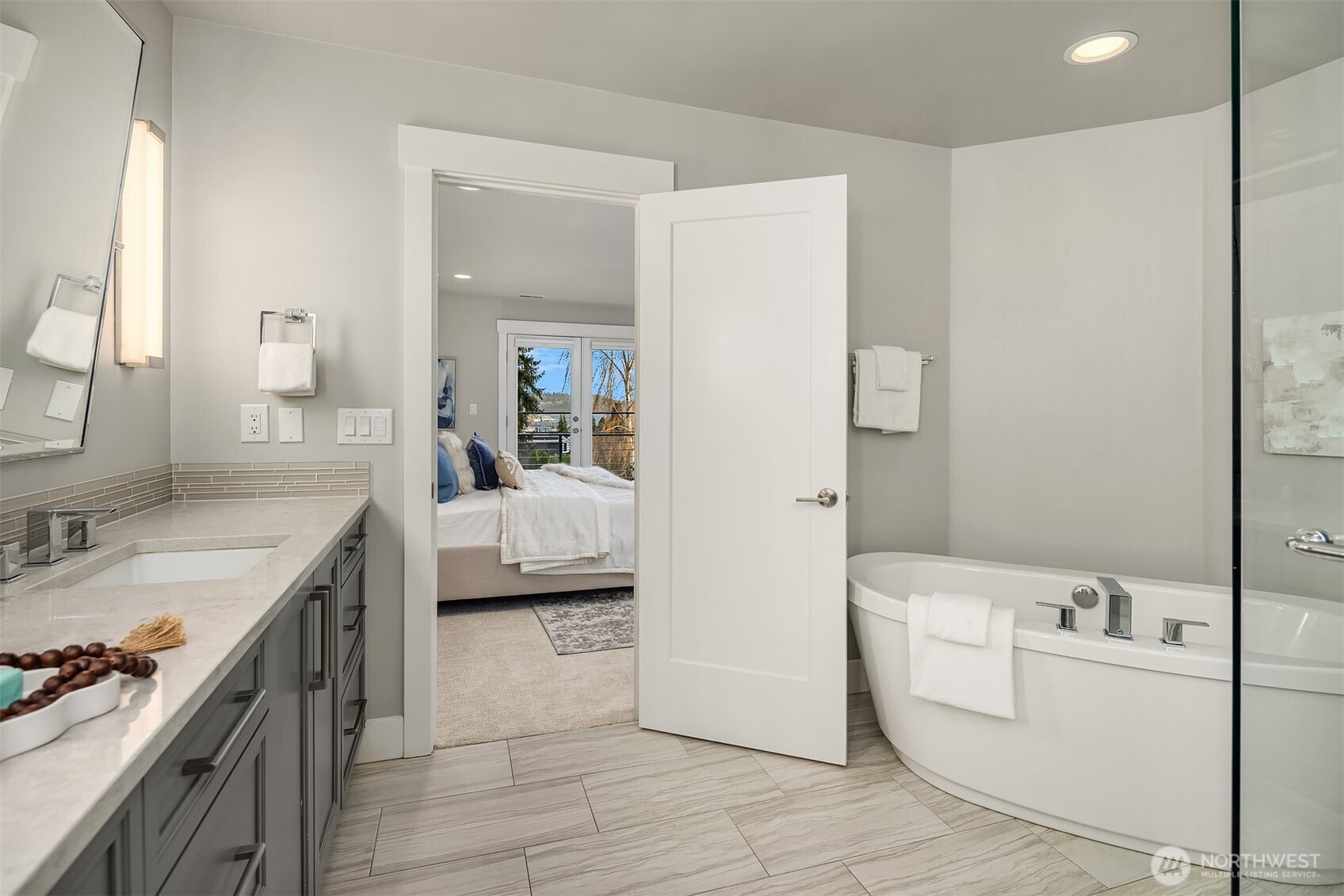 222 8th Avenue , Kirkland, WA 98033