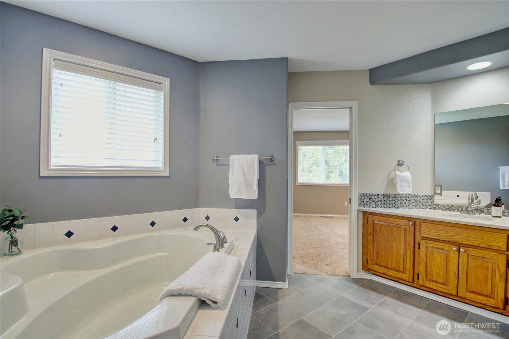 12297 Bayhill Drive , Burlington, WA 98233