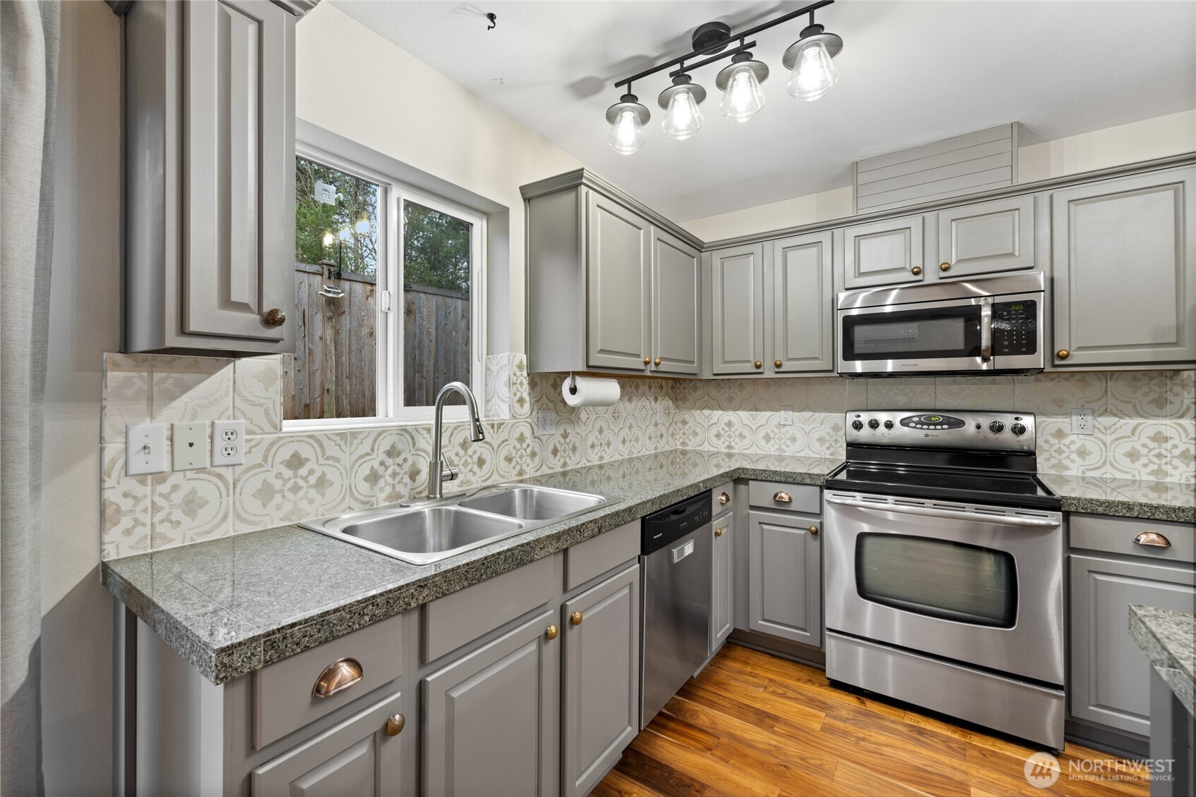 24114 SE 281st Street , Maple Valley, WA 98038