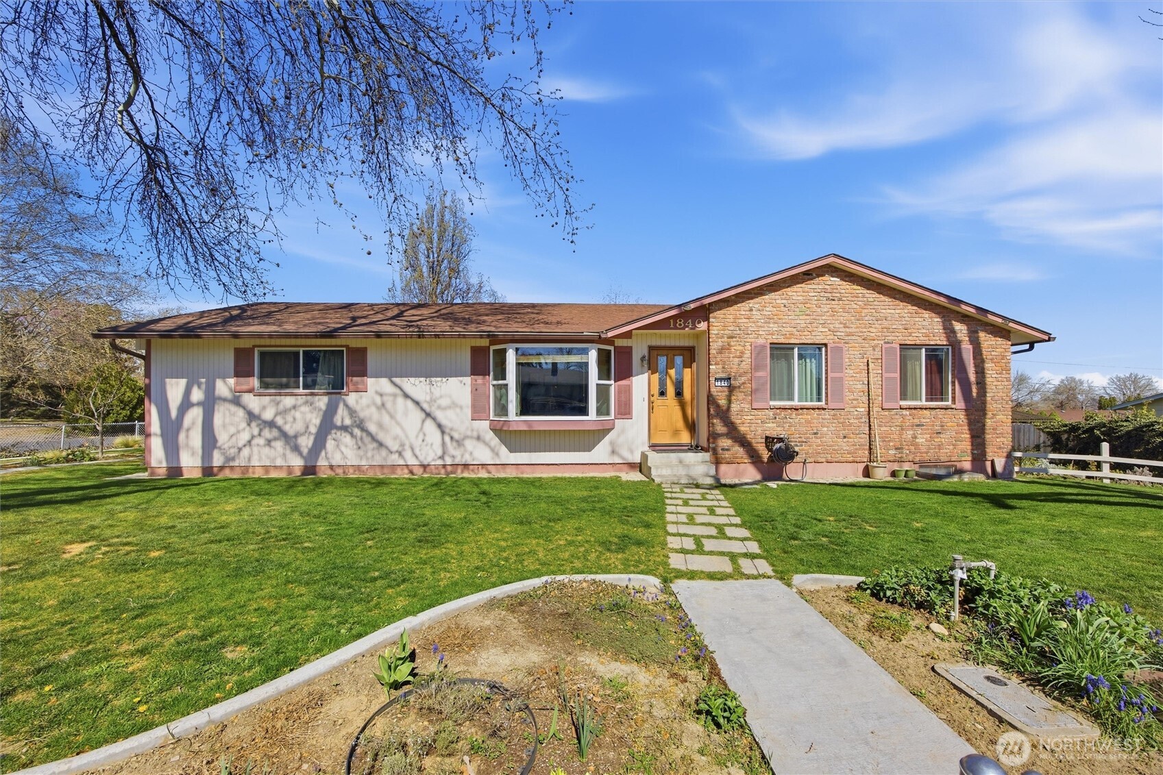 1840 W 11th Avenue , Kennewick, WA 99337