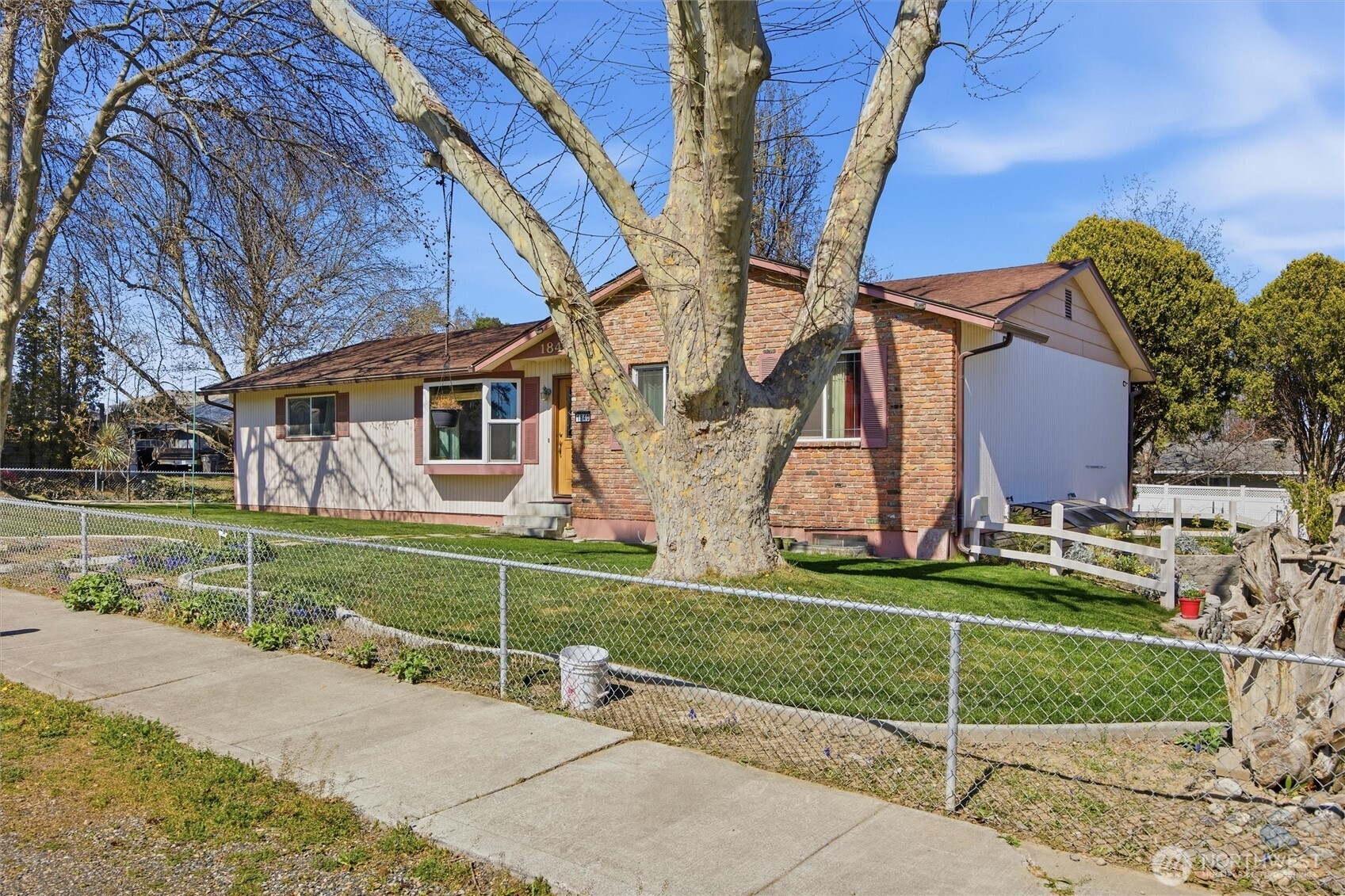 1840 W 11th Avenue , Kennewick, WA 99337