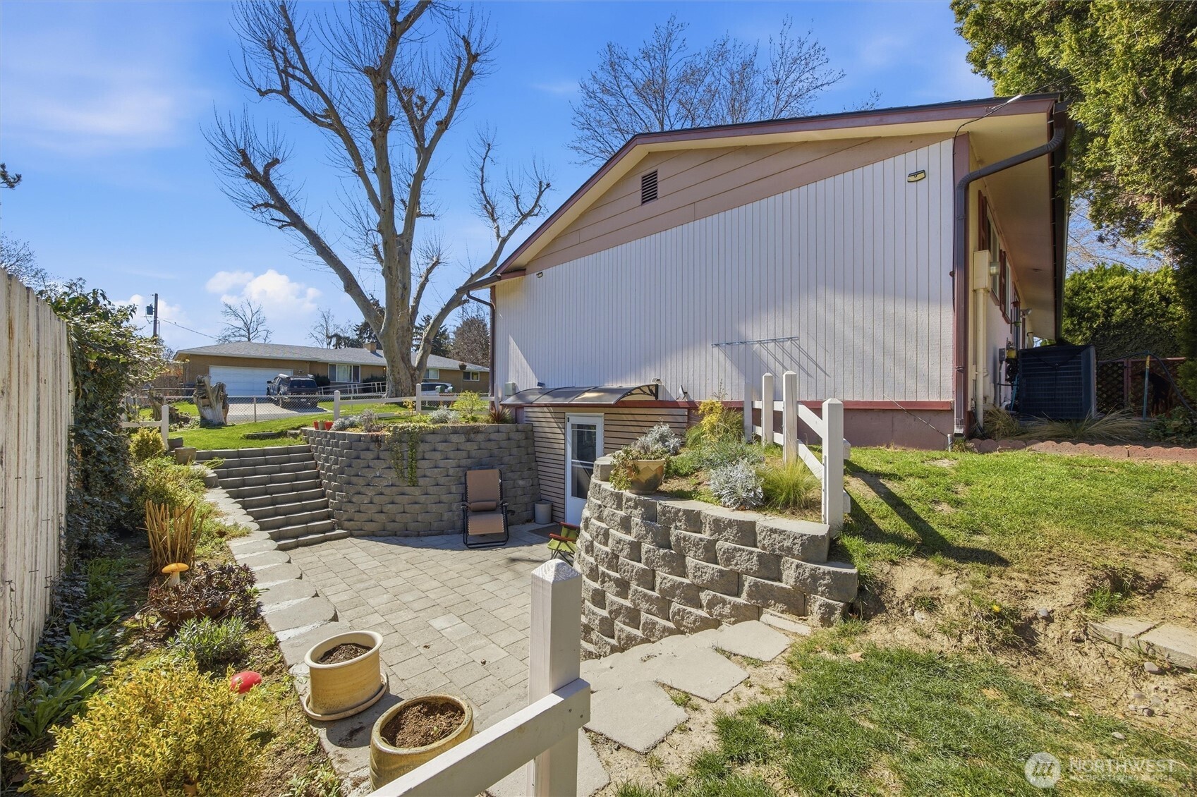 1840 W 11th Avenue , Kennewick, WA 99337