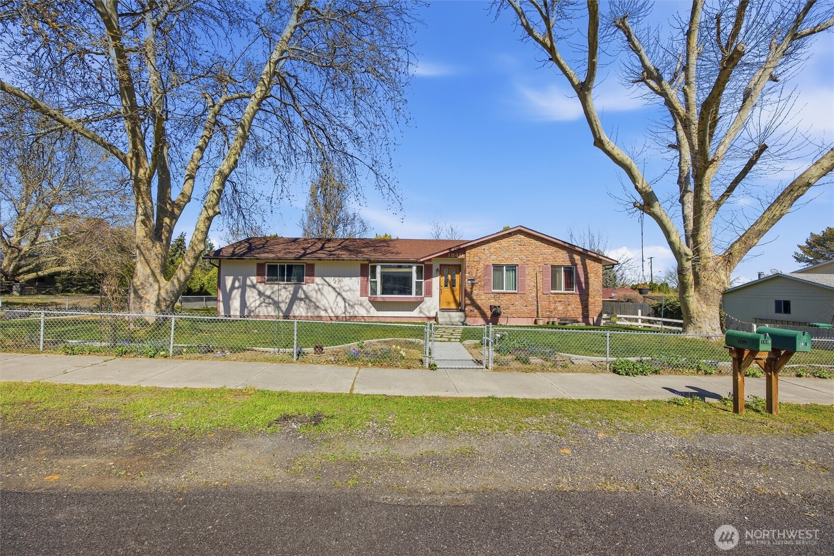 1840 W 11th Avenue , Kennewick, WA 99337