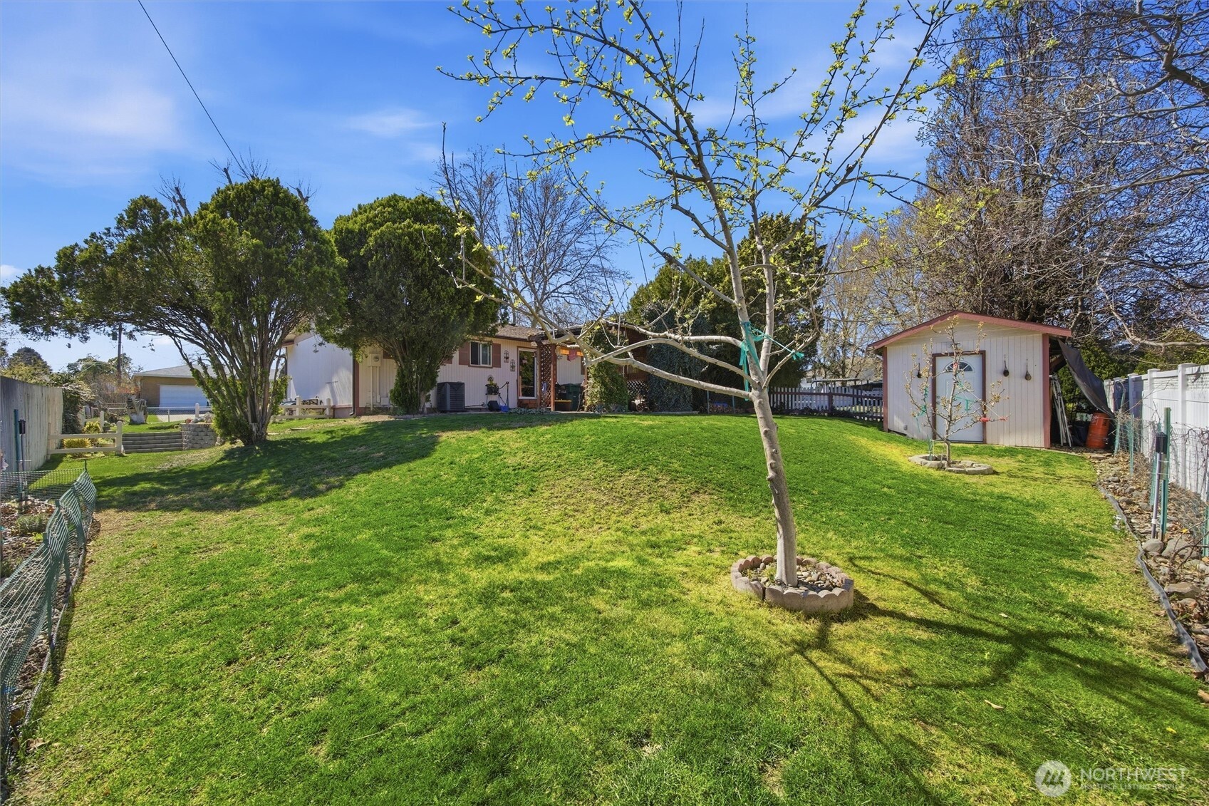 1840 W 11th Avenue , Kennewick, WA 99337