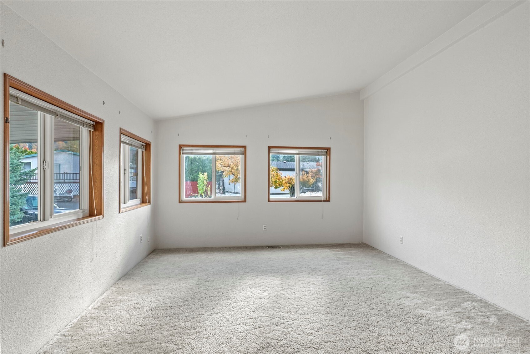 5400 Meeker Drive #104, Kalama, WA 98625