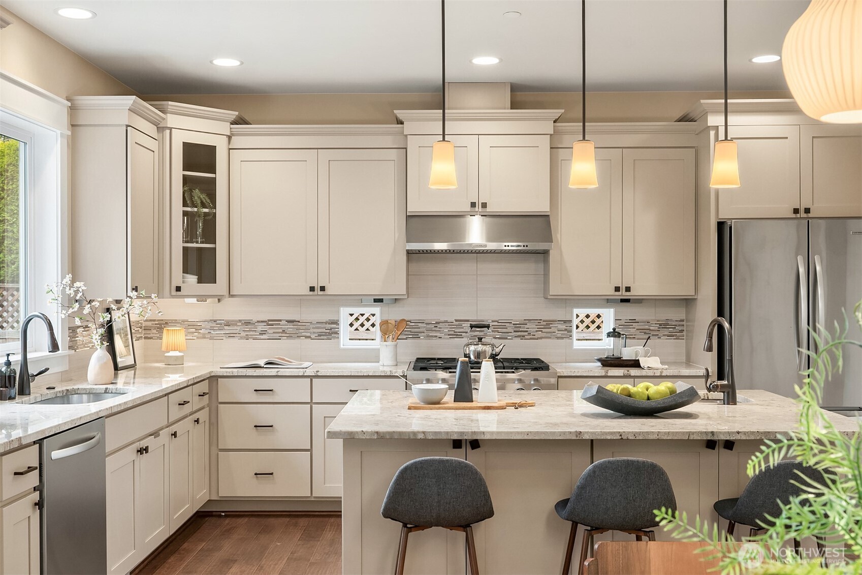 632 SW 185th Street , Normandy Park, WA 98166