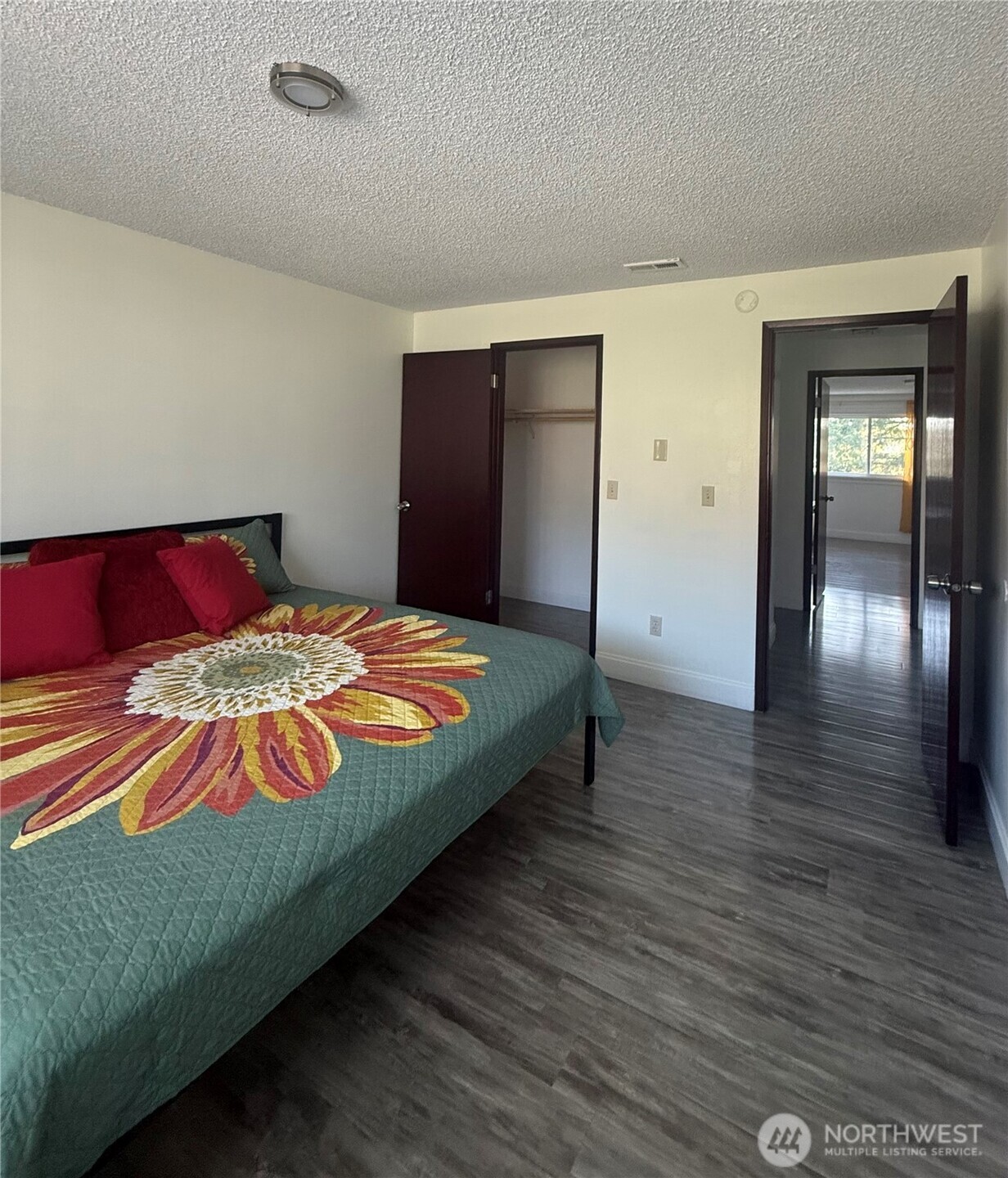 1017 Ballentine Street , Raymond, WA 98577