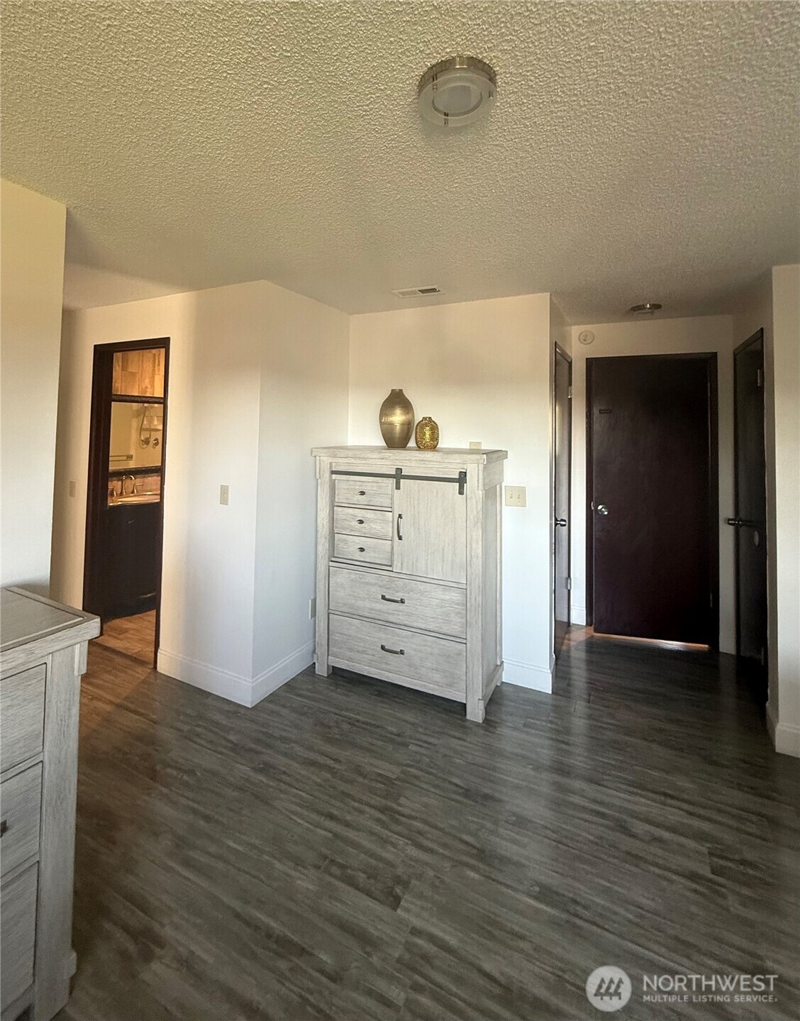 1017 Ballentine Street , Raymond, WA 98577