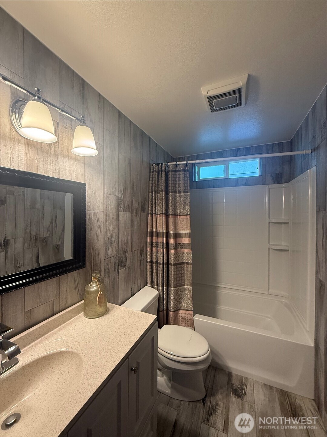 1017 Ballentine Street , Raymond, WA 98577