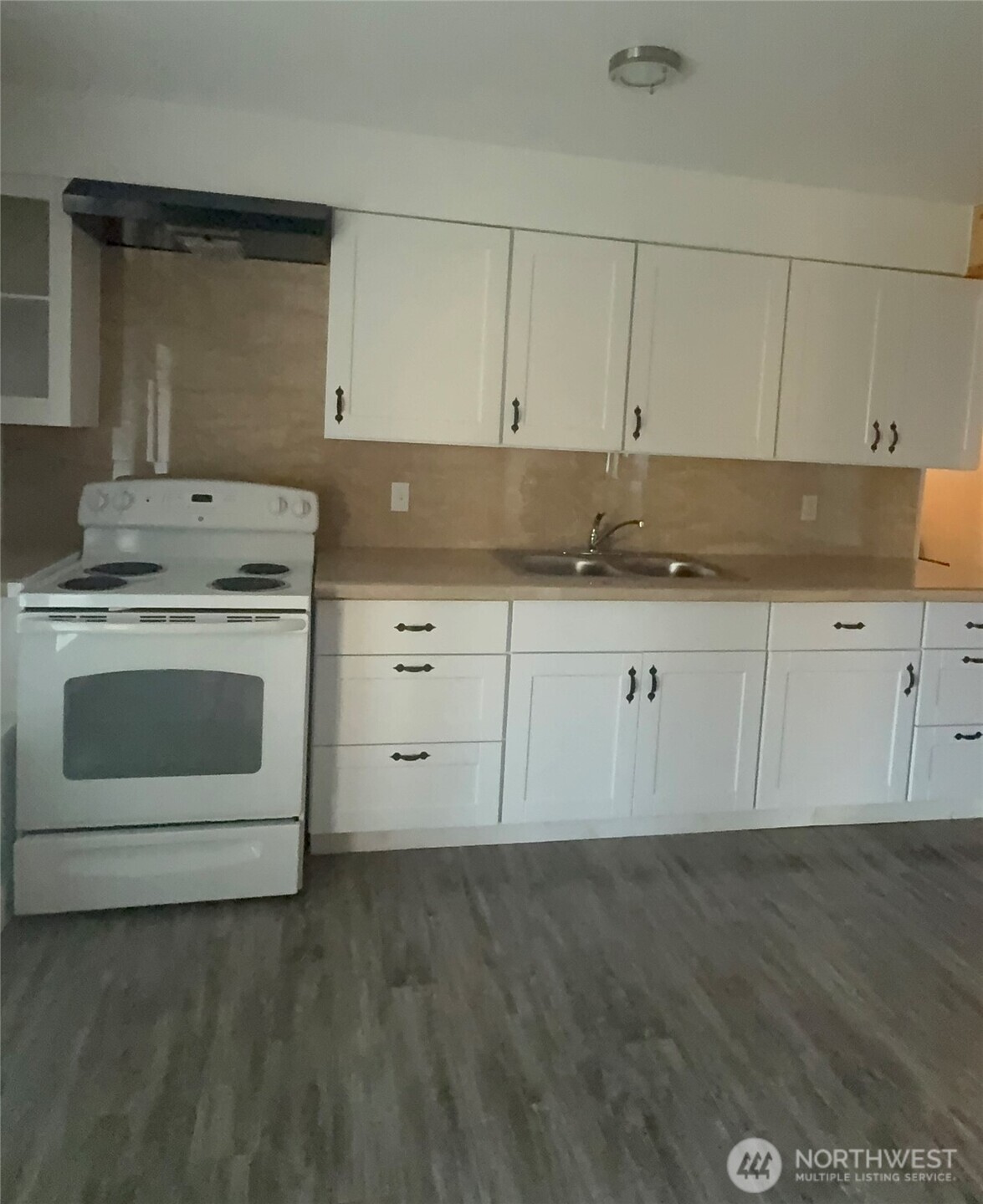 1017 Ballentine Street , Raymond, WA 98577