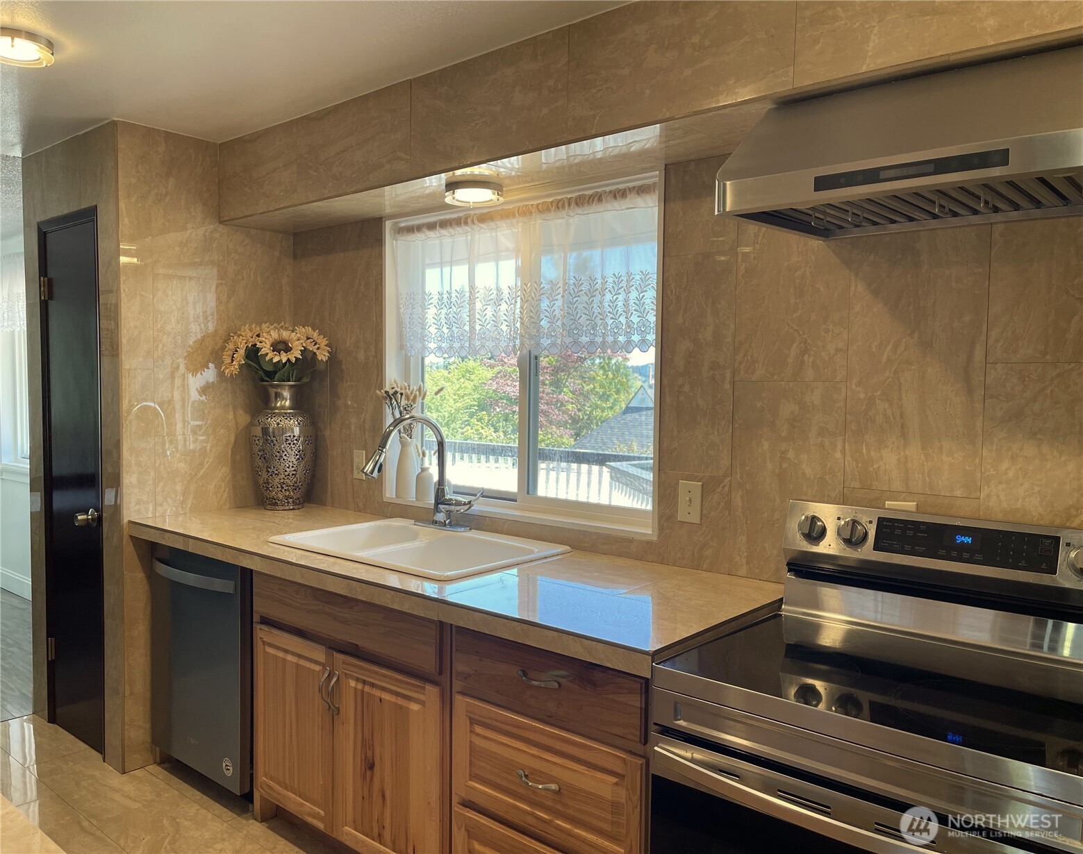 1017 Ballentine Street , Raymond, WA 98577