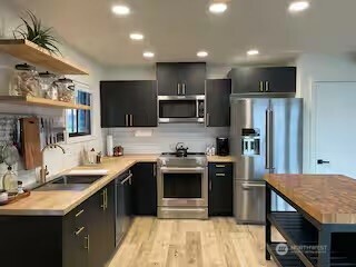 219 E Main , Mossyrock, WA 98564
